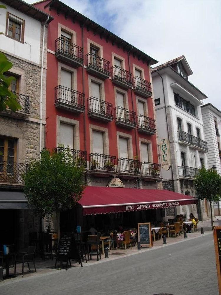 Hotel Los Robles Onís Dış mekan fotoğraf