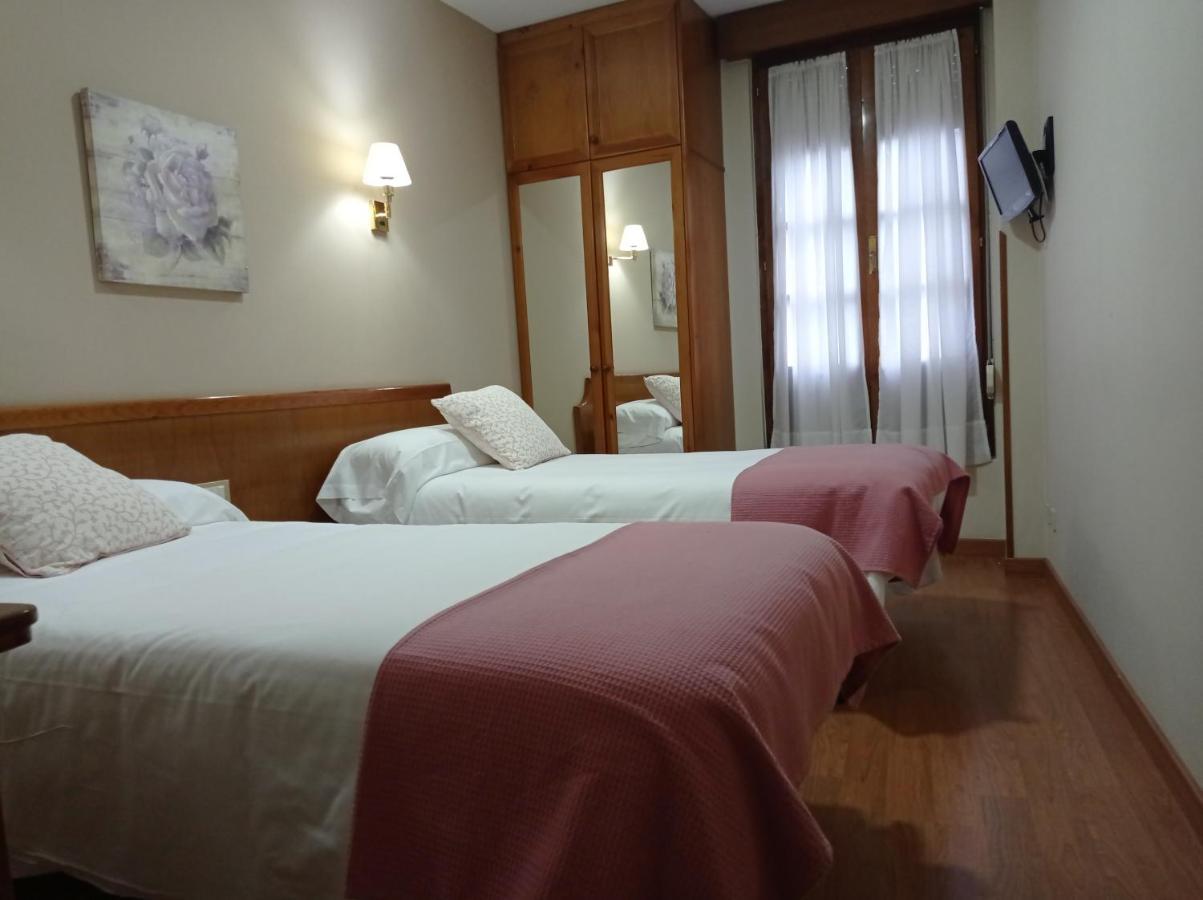 Hotel Los Robles Onís Dış mekan fotoğraf