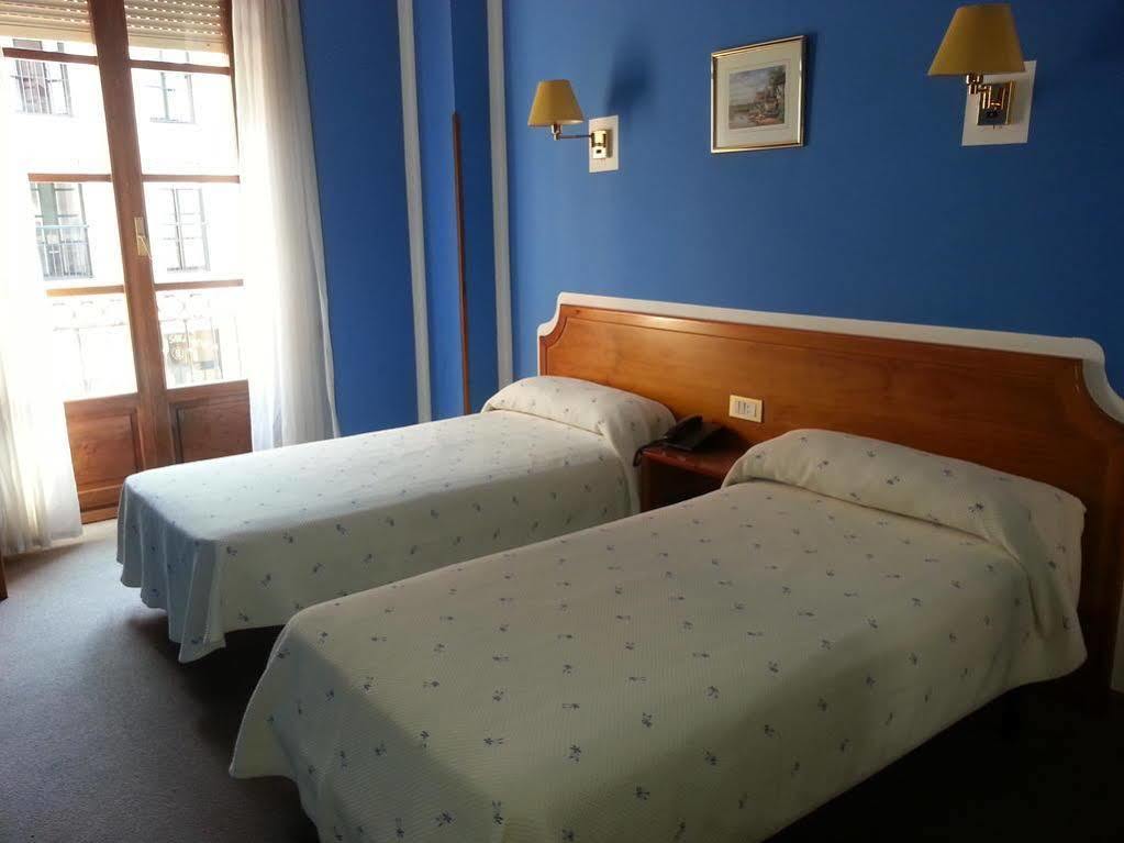 Hotel Los Robles Onís Dış mekan fotoğraf